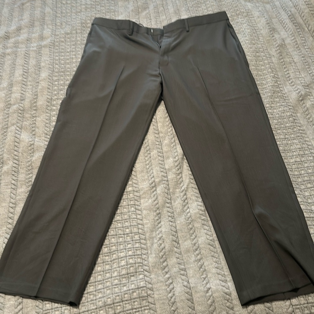 Men’s premium stretch straight fit dress pant Haggar 42x30 gray